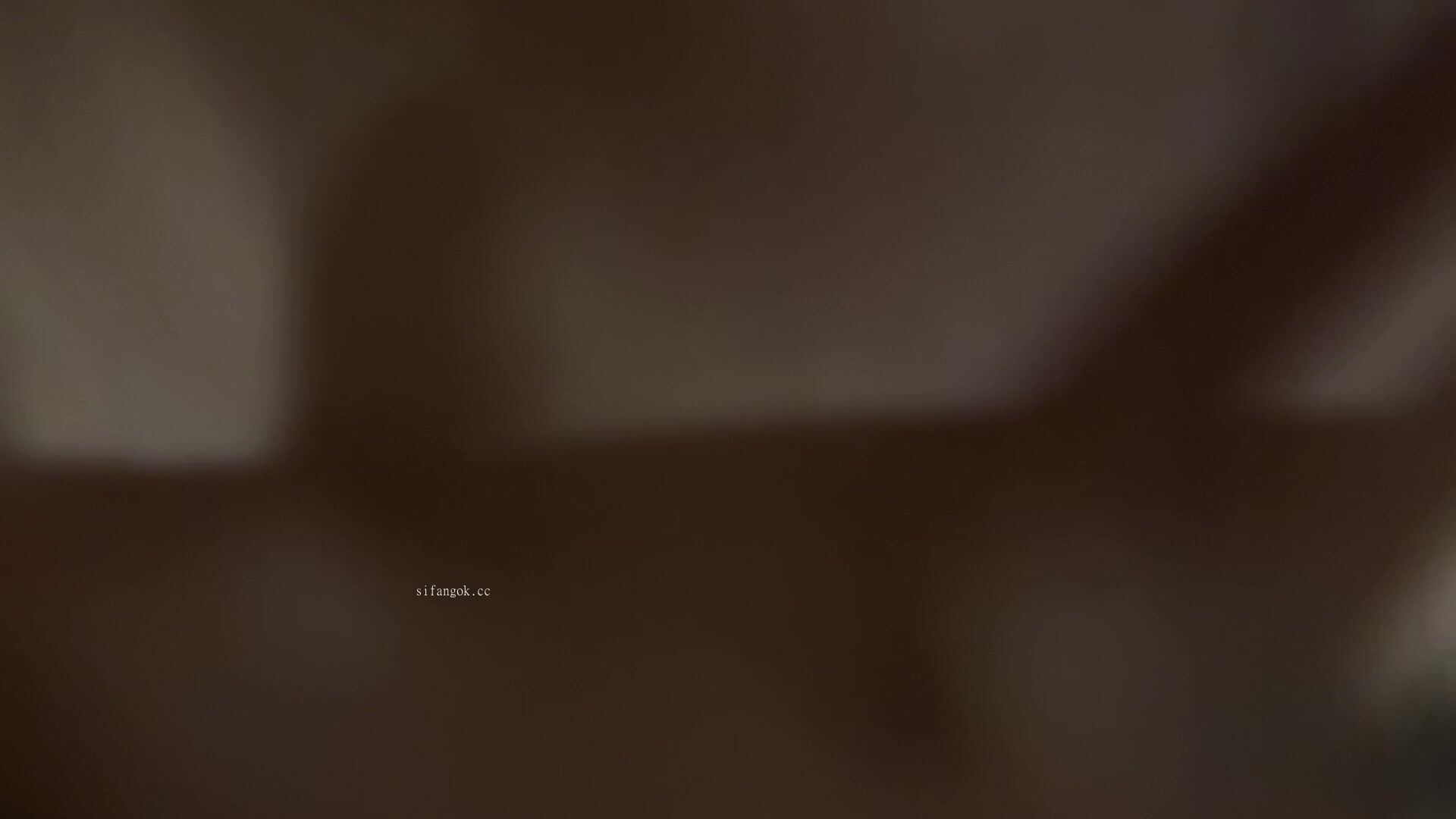 小情侣露脸性爱真实自拍，外表单纯小骚妹内心淫荡，男厕全裸露出楼道厕所造爱，专找刺激的玩