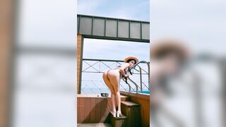 【户外露出】【jena】周末阳光明媚停车场露出打扫车内卫生不经意露出嫩逼餐厅露出00