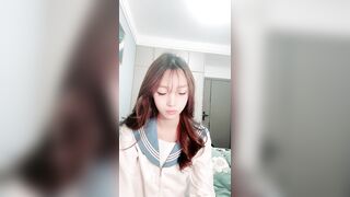 推荐 颜值小太妹【静静香】新人下海，大尺度掰逼展示，裸舞诱惑，为大哥提供情绪价值