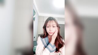 推荐 颜值小太妹【静静香】新人下海，大尺度掰逼展示，裸舞诱惑，为大哥提供情绪价值