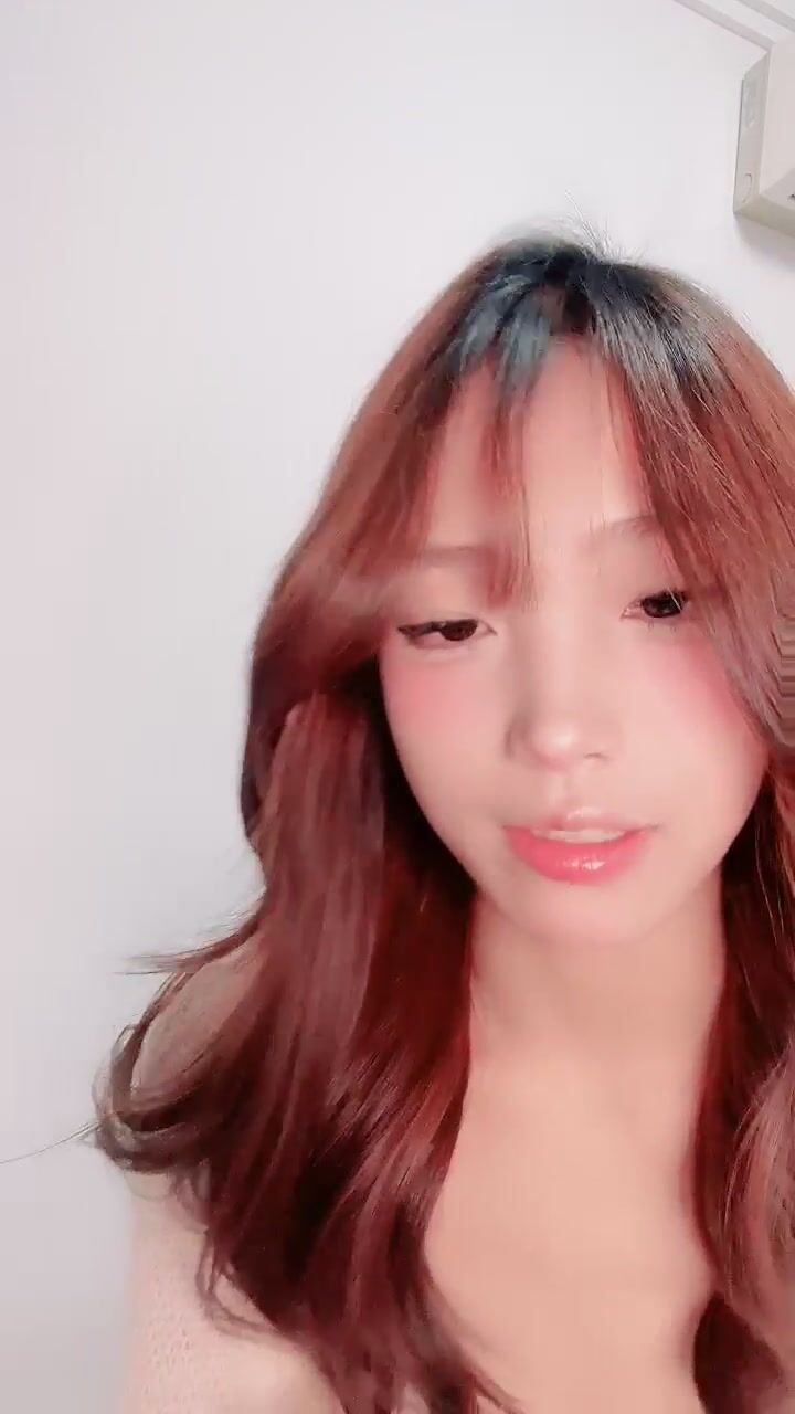 推荐 颜值小太妹【静静香】新人下海，大尺度掰逼展示，裸舞诱惑，为大哥提供情绪价值0