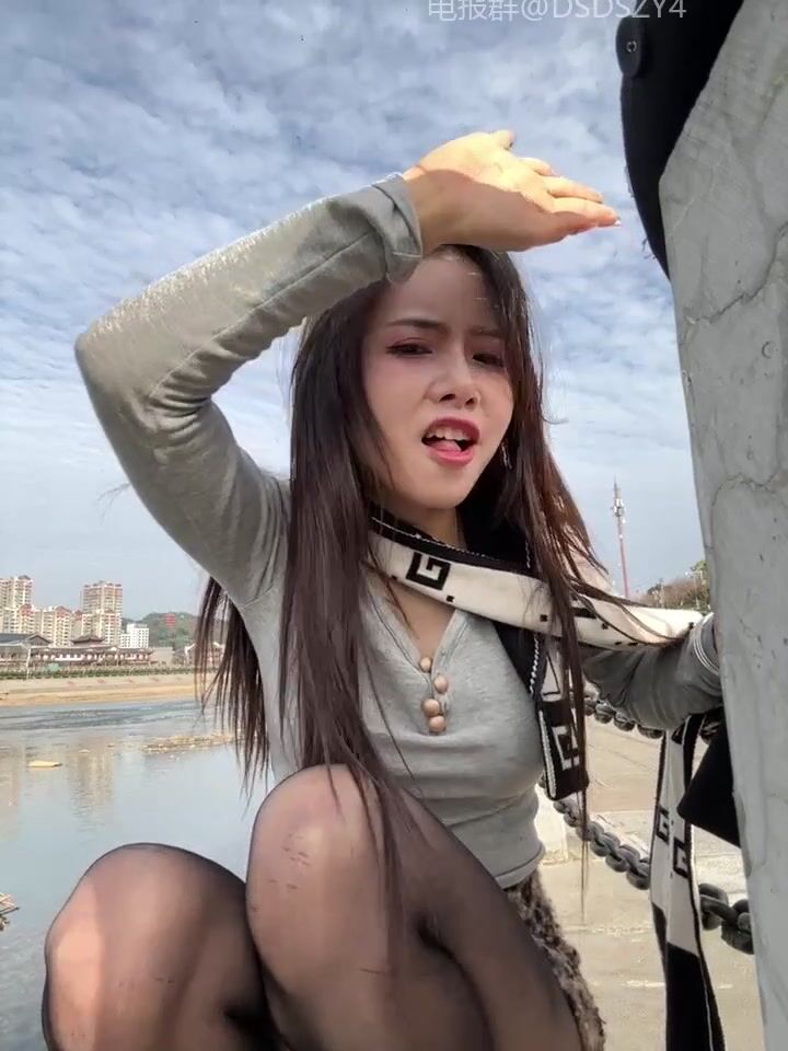 户外主播【qingqing-ss】高颜值长腿丝袜、公园、网吧大胆裸露自慰1