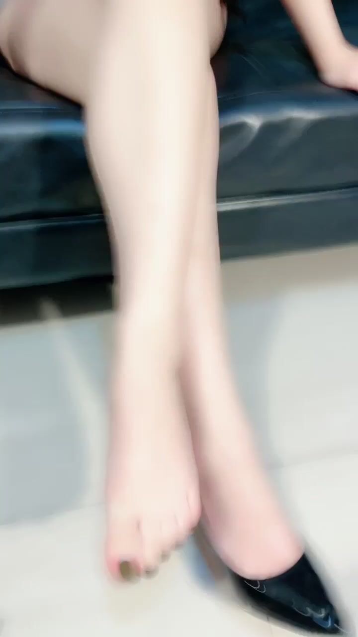 【小甜心心】1米7长腿尤物 双女合体一字马倒挂金沟内射口爆吞精性爱教科书水润骚穴花式啪啪