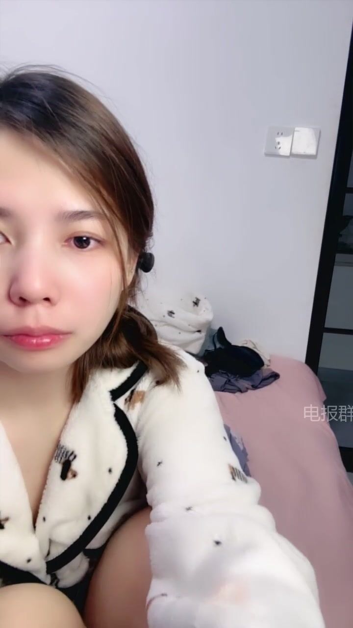 ♦️高颜口爆舌吻【05不吃香菜】黑丝白丝高跟无套后入 大肥臀雪白奶子甩的飞起1