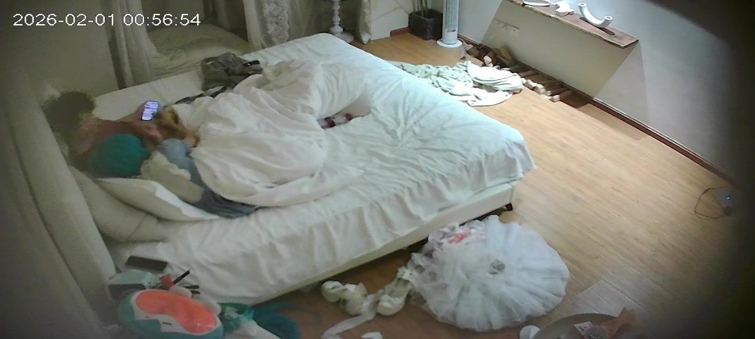 2-1流出酒店偷拍 cos圈真乱两个角色扮演的小年轻在酒店乱搞02