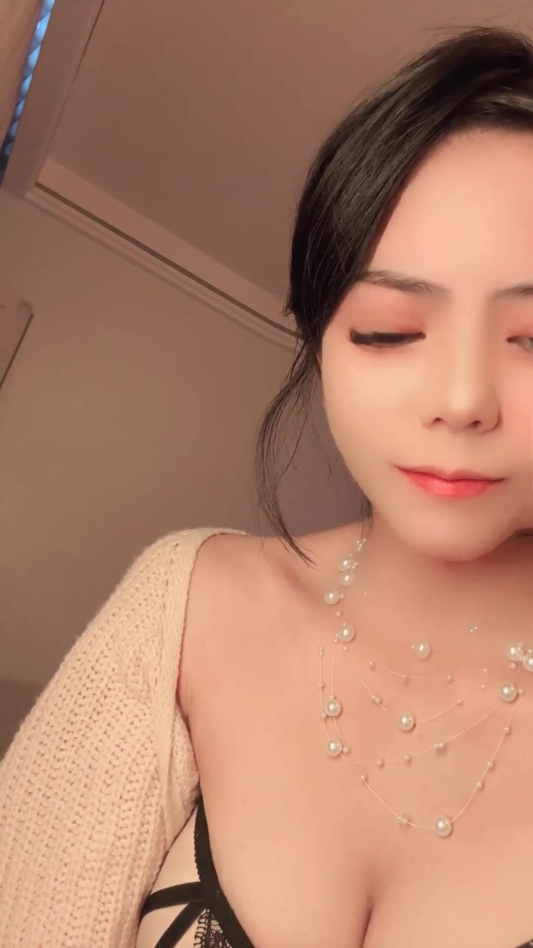 推荐 颜值嫩妹【果冻】Part1,极品反差学生妹，无毛一线天，道具自慰高潮，奶圆逼粉0