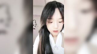 【e懒得喷】危险纯欲体G奶女学生 全身肌肤雪白完美身材小蛮腰大长腿粉嫩逼逼抖胸裸舞道具喷水