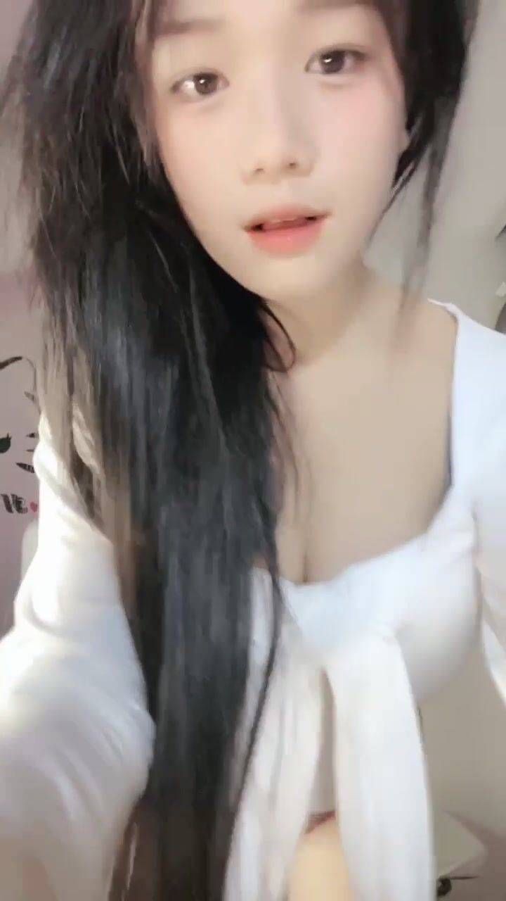 【e懒得喷】危险纯欲体G奶女学生 全身肌肤雪白完美身材小蛮腰大长腿粉嫩逼逼抖胸裸舞道具喷水