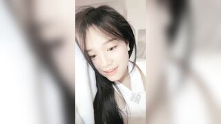 【e懒得喷】危险纯欲体G奶女学生 全身肌肤雪白完美身材小蛮腰大长腿粉嫩逼逼抖胸裸舞道具喷水1