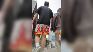 推荐 【商场抄底】龟男带小靓女逛街，玉足特写，看起来小女友被插得很满足