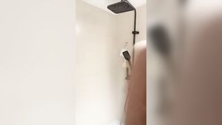 【小佳宝】超甜校花 美乳粉逼 很是清纯 沐浴 手势舞 掰穴自慰