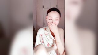 最顶尖极品校花女神回归【小思思要吃糖】饱满大咪咪 雪白大长腿 罕见露穴掰穴 00