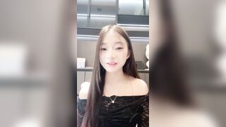 新人学生妹 热舞女神【黎巴啦呀】美乳挺胸~激情裸舞自慰喷水一字马跪地沐浴完美G奶热舞+自慰0