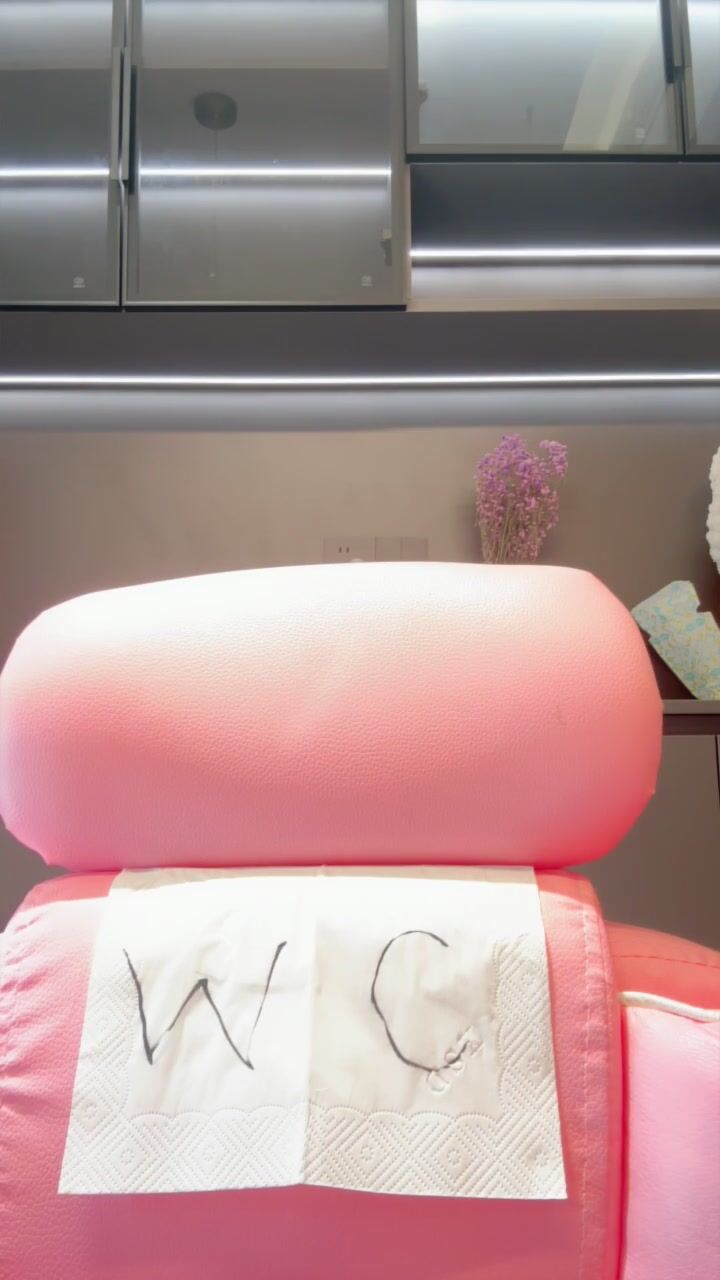 新人学生妹 热舞女神【黎巴啦呀】美乳挺胸~激情裸舞自慰喷水一字马跪地沐浴完美G奶热舞+自慰