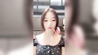 新人学生妹 热舞女神【黎巴啦呀】美乳挺胸~激情裸舞自慰喷水一字马跪地沐浴完美G奶热舞+自慰13