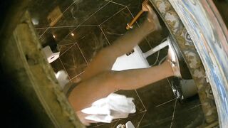 私房最新流出 夜总会酒吧全景厕拍各种黑丝高跟 美女如云 16 表情各异的妹子7