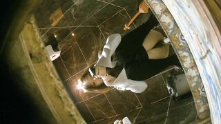 私房最新流出 夜总会酒吧全景厕拍各种黑丝高跟 美女如云 16 表情各异的妹子8