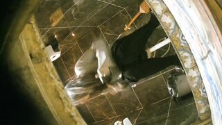 私房最新流出 夜总会酒吧全景厕拍各种黑丝高跟 美女如云 16 表情各异的妹子8