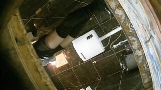 私房最新流出 夜总会酒吧全景厕拍各种黑丝高跟 美女如云 16 表情各异的妹子8