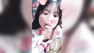 【水嫩宝宝】真实农村养鸡少女农村户外露出直播可爱内裤别跳蛋在院子里直播勾引农村大爷舔B①0