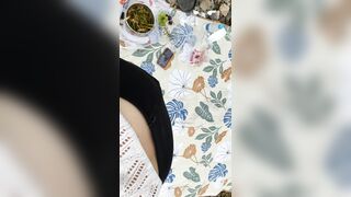 ✨【S级泄密】高颜值毛衣妹公园啪啪，撅着屁股让拍摄，各种穿衣风格换不停，扒开豹纹小内内上位后入，屋里不过瘾跑公园