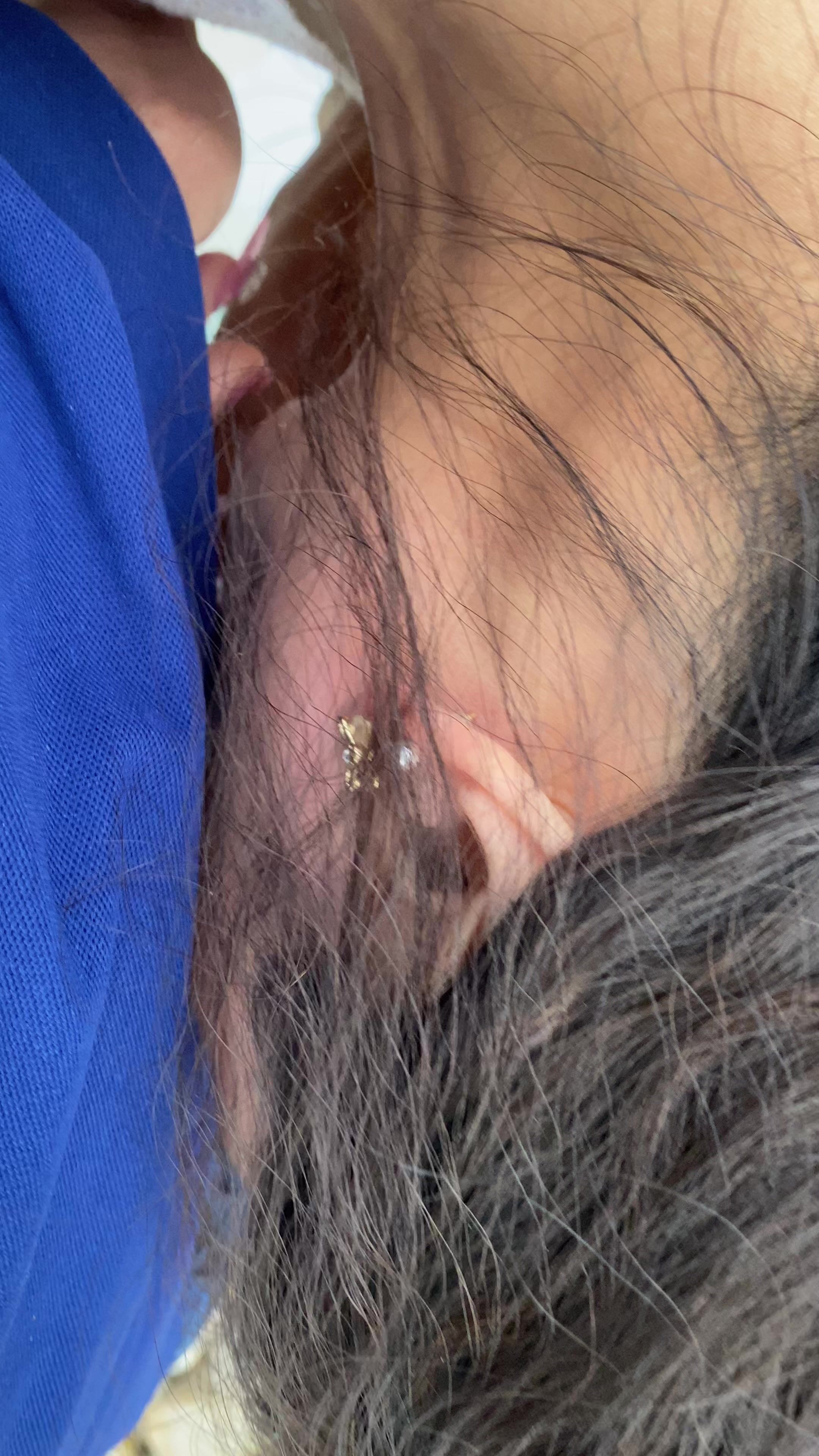 ✨【S级泄密】高颜值毛衣妹公园啪啪，撅着屁股让拍摄，各种穿衣风格换不停，扒开豹纹小内内上位后入，屋里不过瘾跑公园