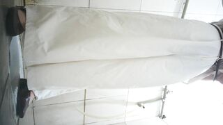 精品厕拍⑵，街边公共女厕正面脸穴同框真实偷拍多位少女少妇方便，各种类型赏脸赏逼