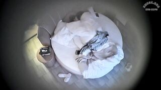 上帝视角 3-1 操短发女人就是有一种莫名的情趣加成 短发大姐少妇被男人在情趣圆床上猛操几回 毛真多0