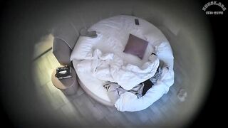 上帝视角 3-1 操短发女人就是有一种莫名的情趣加成 短发大姐少妇被男人在情趣圆床上猛操几回 毛真多0