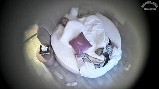 上帝视角 3-1 操短发女人就是有一种莫名的情趣加成 短发大姐少妇被男人在情趣圆床上猛操几回 毛真多0