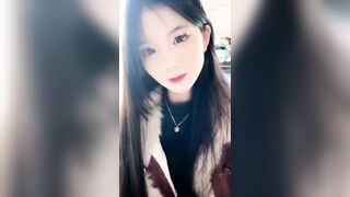 【水嫩宝宝】真实农村养鸡少女农村户外露出直播可爱内裤别跳蛋在院子里直播勾引农村大爷舔B