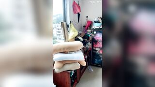 【水嫩宝宝】真实农村养鸡少女农村户外露出直播可爱内裤别跳蛋在院子里直播勾引农村大爷舔B