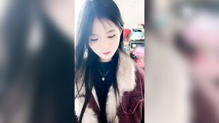 【水嫩宝宝】真实农村养鸡少女农村户外露出直播可爱内裤别跳蛋在院子里直播勾引农村大爷舔B