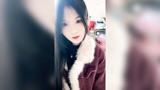 【水嫩宝宝】真实农村养鸡少女农村户外露出直播可爱内裤别跳蛋在院子里直播勾引农村大爷舔B