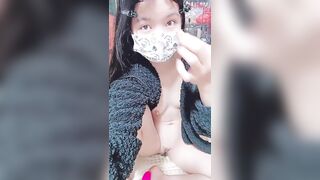 【水嫩宝宝】真实农村养鸡少女农村户外露出直播可爱内裤别跳蛋在院子里直播勾引农村大爷舔B0