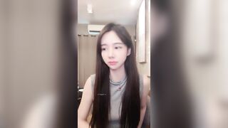 尤物推荐【美人儿】逆天女神 颜值身材吊打网红明星 美到窒息 绿播下海 全裸下厨 跳蛋自慰爽