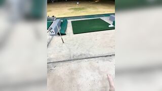 22岁少女【nidebaby】高尔夫跳蛋 会所勾搭技师 道具狂插 有钱人就是会玩5