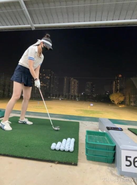 22岁少女【nidebaby】高尔夫跳蛋 会所勾搭技师 道具狂插 有钱人就是会玩5