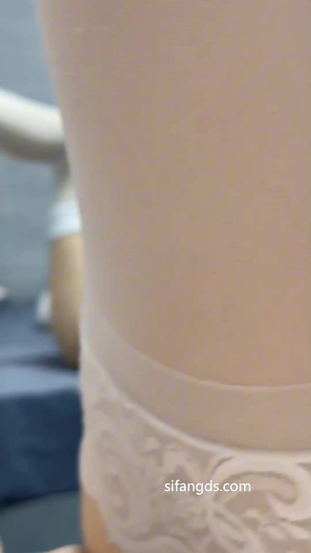 精品推荐 【漂漂】清纯美女主播『安安』 露三点裸舞特写自慰2V 揉胸掰逼淫叫不停逼逼又嫩又粉反差感很强