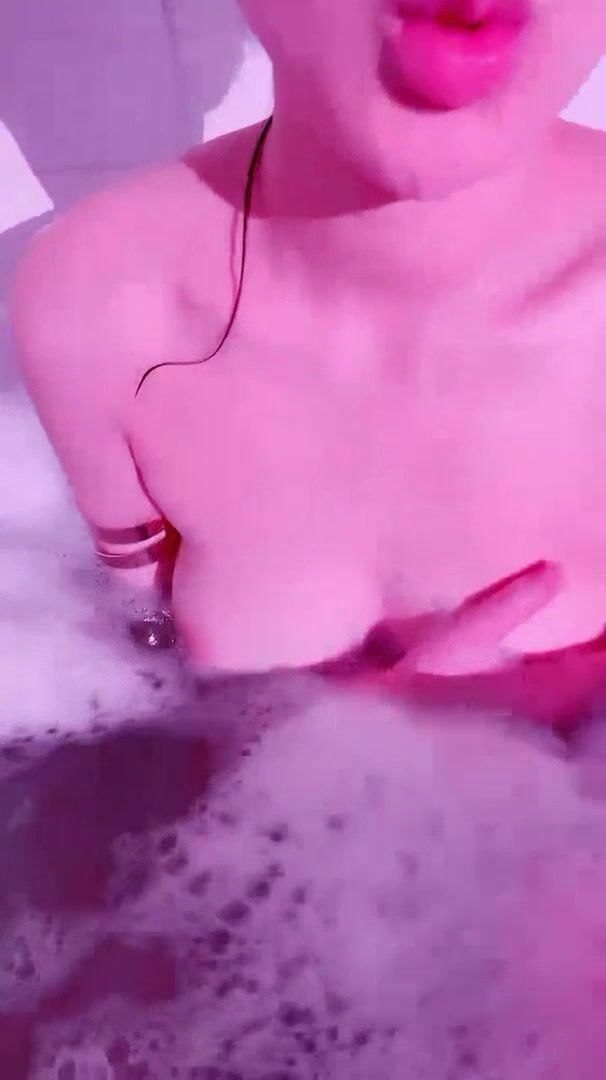 推荐 颜值嫩妹【小池一库】完美身材，小穴很靓，台北娜娜和玩偶姐姐平替，奶圆逼美腿长1