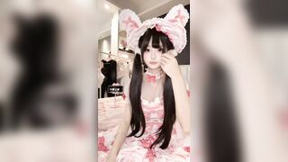 极品颜值少女『季雨』逼脸同框自慰定制福利，白虎嫩穴又粉又嫩又紧男人看了就想侵犯，一副小淫娃模样.