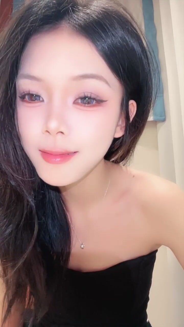 神似明星章若楠简直美呆【兜兜】对镜扇耳光吐舌头搔首弄姿特写粉穴骚水泛滥太欠干了真是反差至极骚死了 2