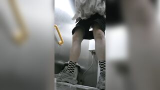 【经典厕拍】师范大学厕所偷拍青春靓丽的小姐姐们00