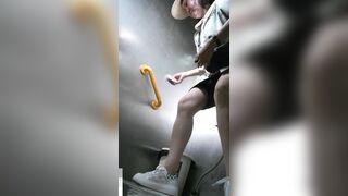 【经典厕拍】师范大学厕所偷拍青春靓丽的小姐姐们01