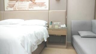 黑丝小少妇黑丝大奶小少妇 多久没有搞了 好久 我怕一亲你就射了我还没搞了 身材丰满 被眼镜小哥多姿势输出.