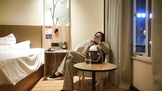 良家气质美少妇 多久做一次 两三天 那你还有别的人 跟我老婆 啊啊好舒服 快加油宝宝 被大哥无套内射 可惜射的太快