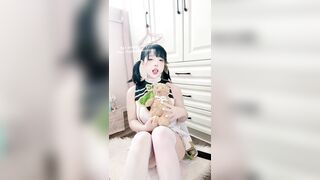 抖音高颜萌妹【兔康康】大尺度定制室内室外自慰尿尿8