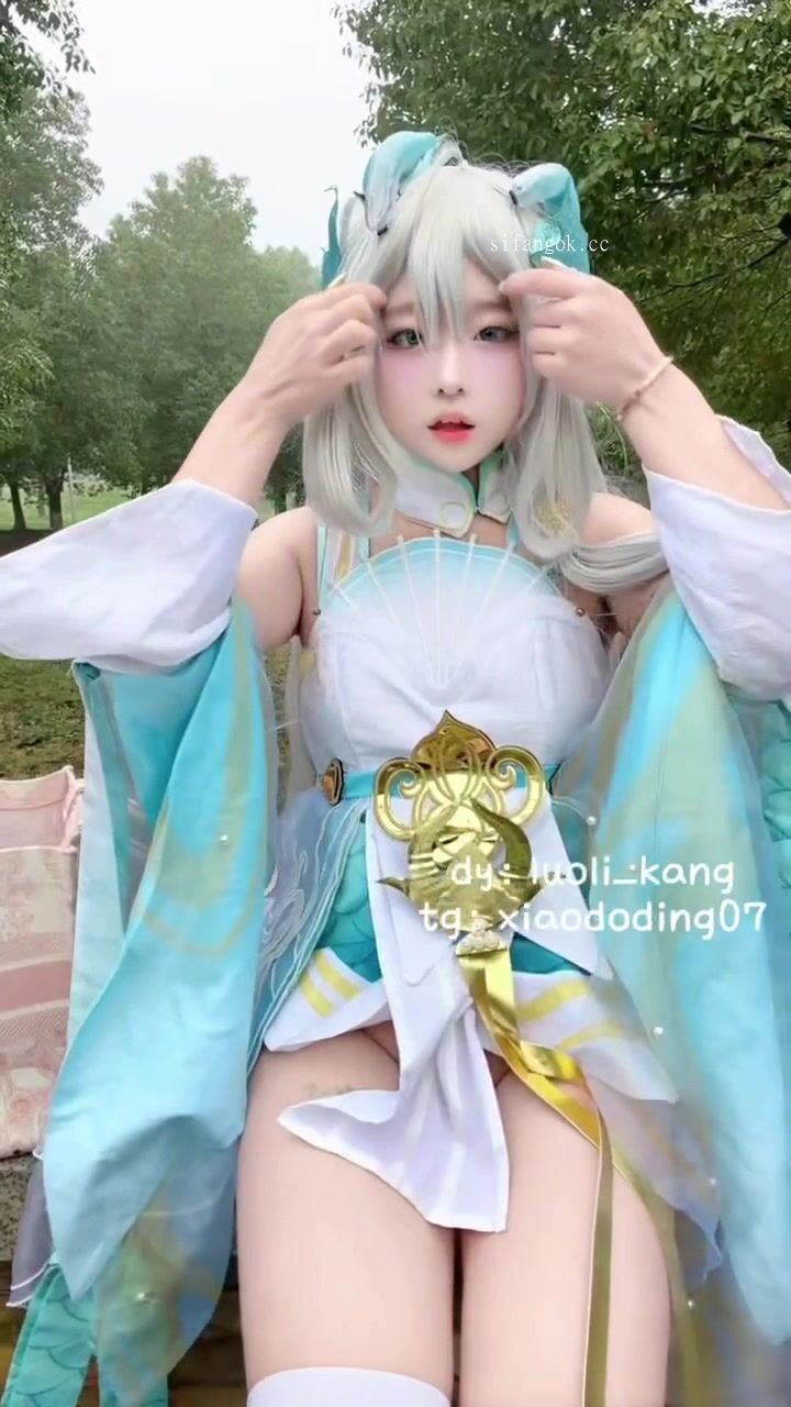 抖音高颜萌妹【兔康康】大尺度定制室内室外自慰尿尿9