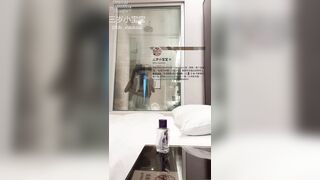 反差女大小母狗『三岁小宝宝』大大的小白兔，白又白！被爸爸抓着猛揉狂甩，一边干一边看着奶浪翻滚 最后射得满胸都是