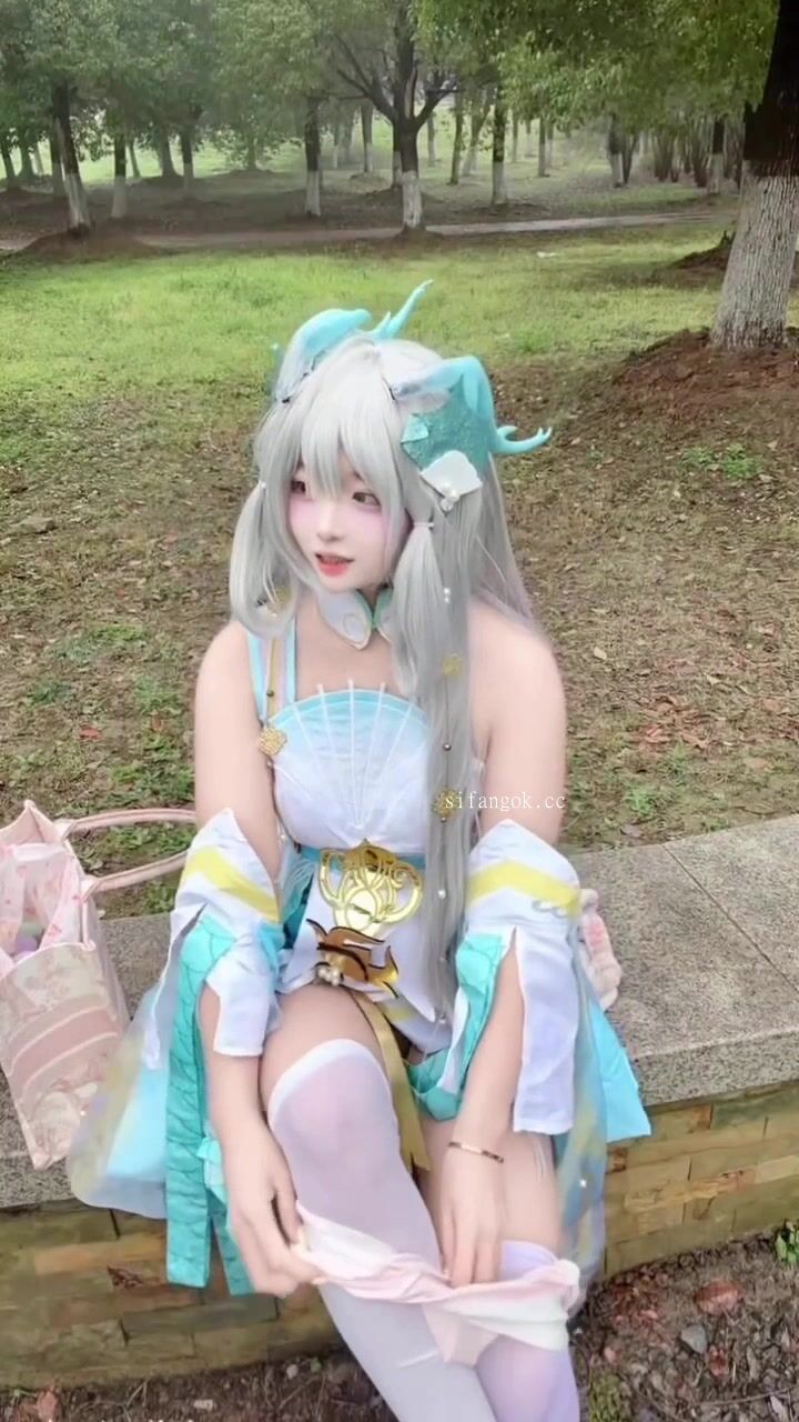 抖音高颜萌妹【兔康康】大尺度定制室内室外自慰尿尿。